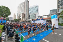 Chúng tôi đã động viên các vận động viên tại Giải chạy Marathon Yokohama 2024